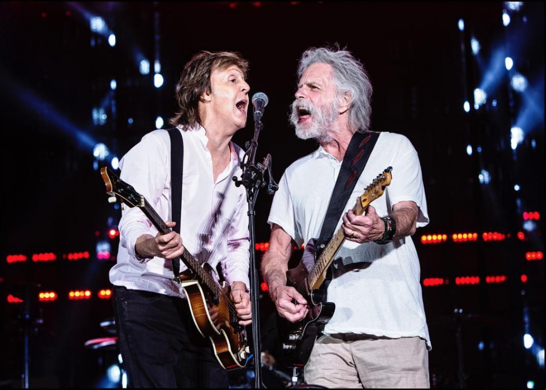 Paul McCartney invita a Bob Weir al escenario