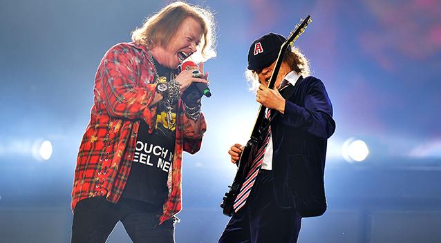 Angus Young invitado de Guns N’ Roses en Sidney