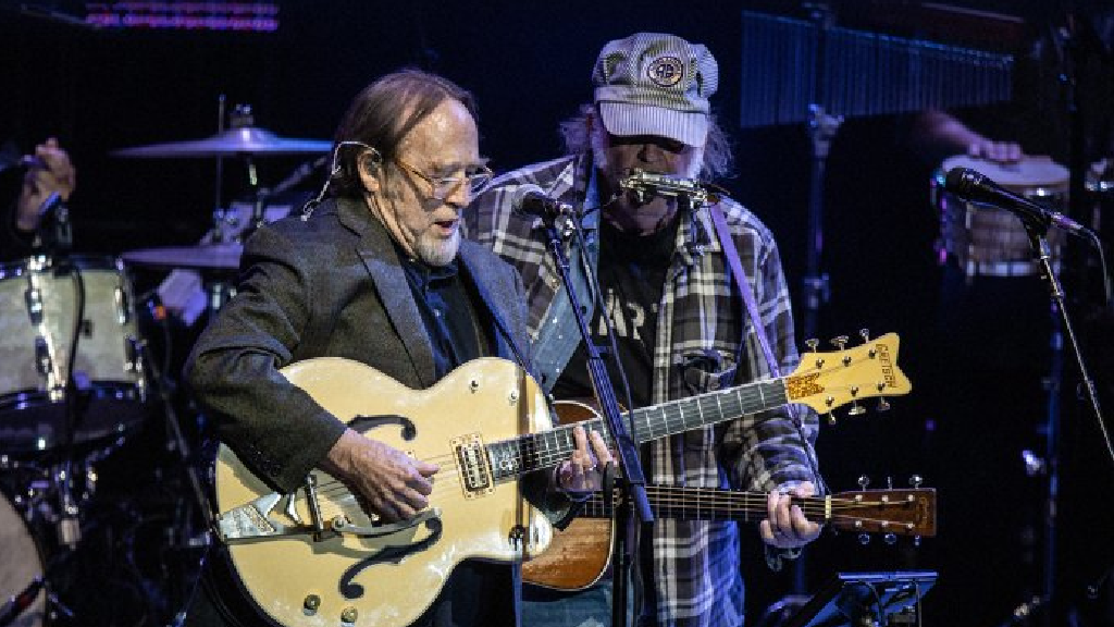 Neil Young y Stephen Stills se reunieron en un show benéfico