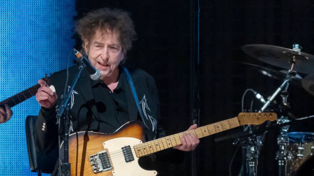 Bob Dylan se presento de sorpresa en el festival Farm Aid